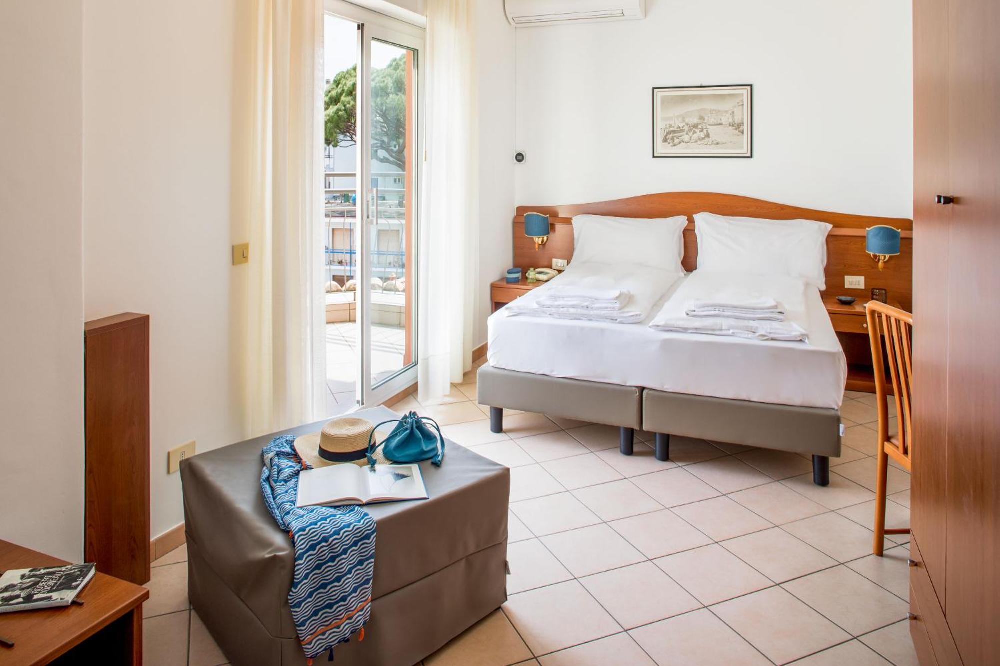 Hotel Tritone Laigueglia Esterno foto