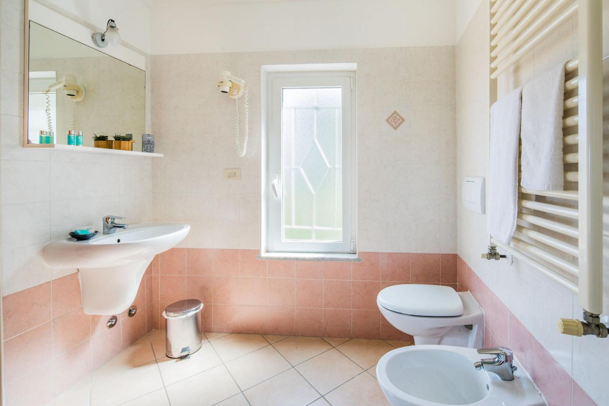 Hotel Tritone Laigueglia Esterno foto