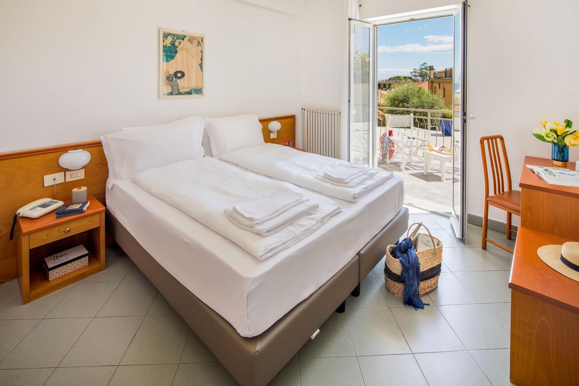Hotel Tritone Laigueglia Esterno foto