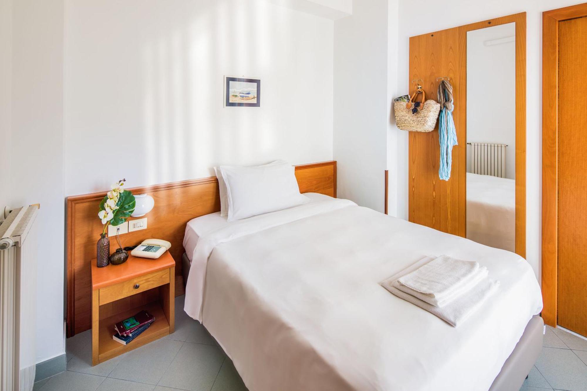 Hotel Tritone Laigueglia Esterno foto