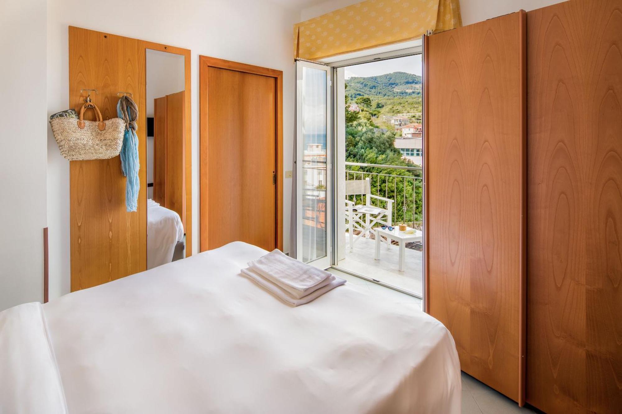 Hotel Tritone Laigueglia Esterno foto
