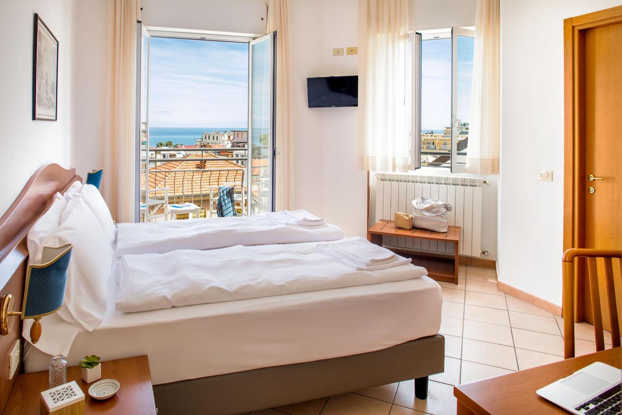 Hotel Tritone Laigueglia Esterno foto