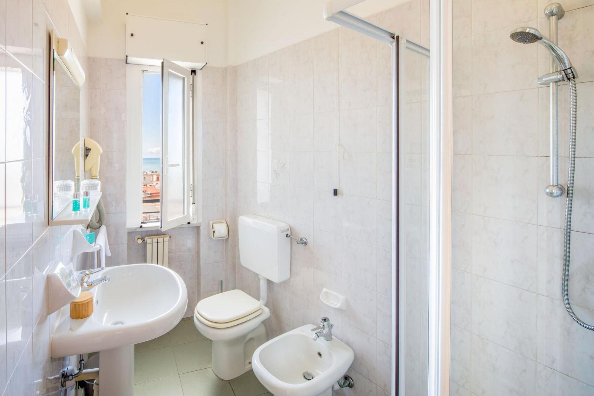 Hotel Tritone Laigueglia Esterno foto
