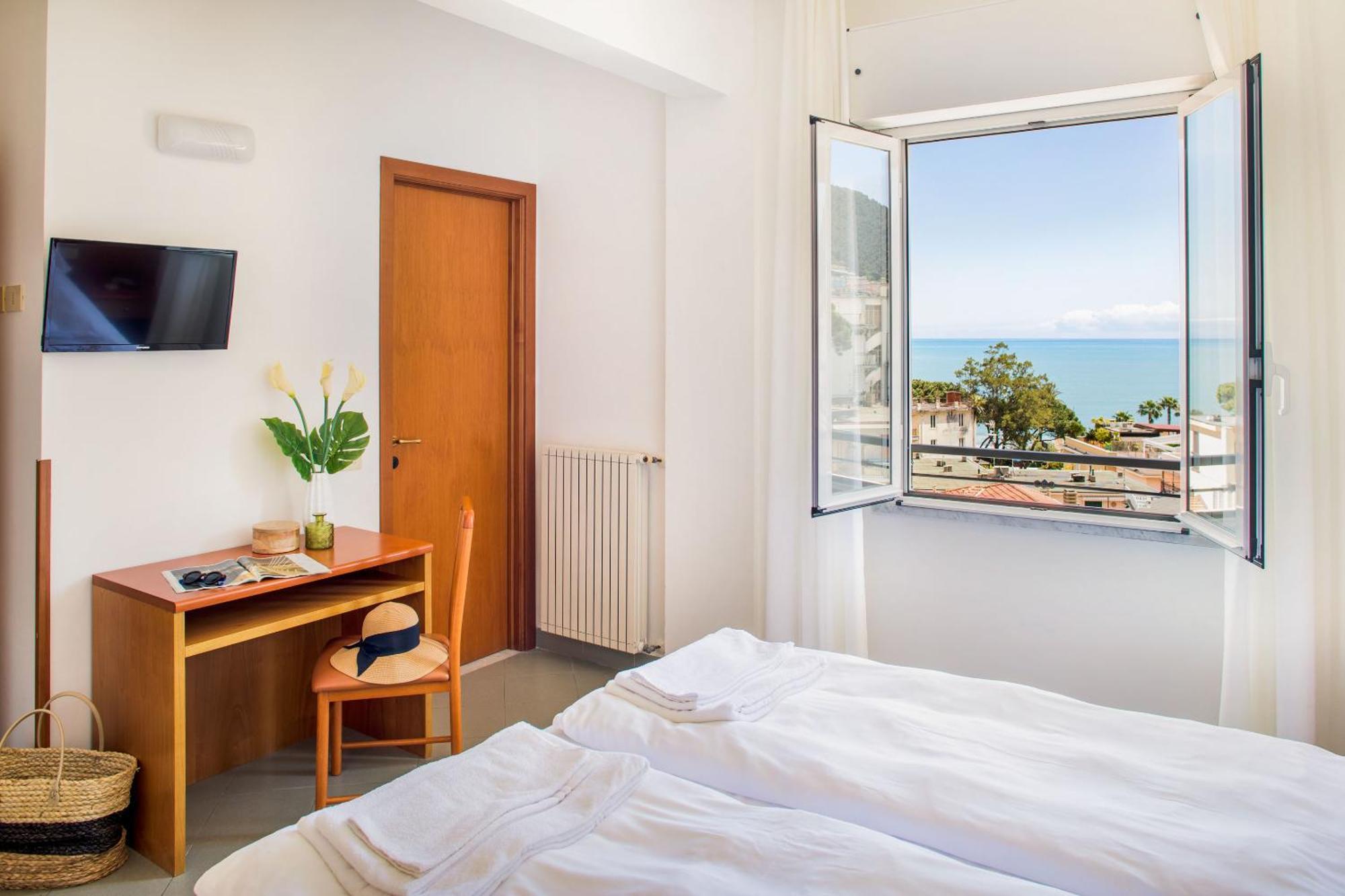 Hotel Tritone Laigueglia Esterno foto