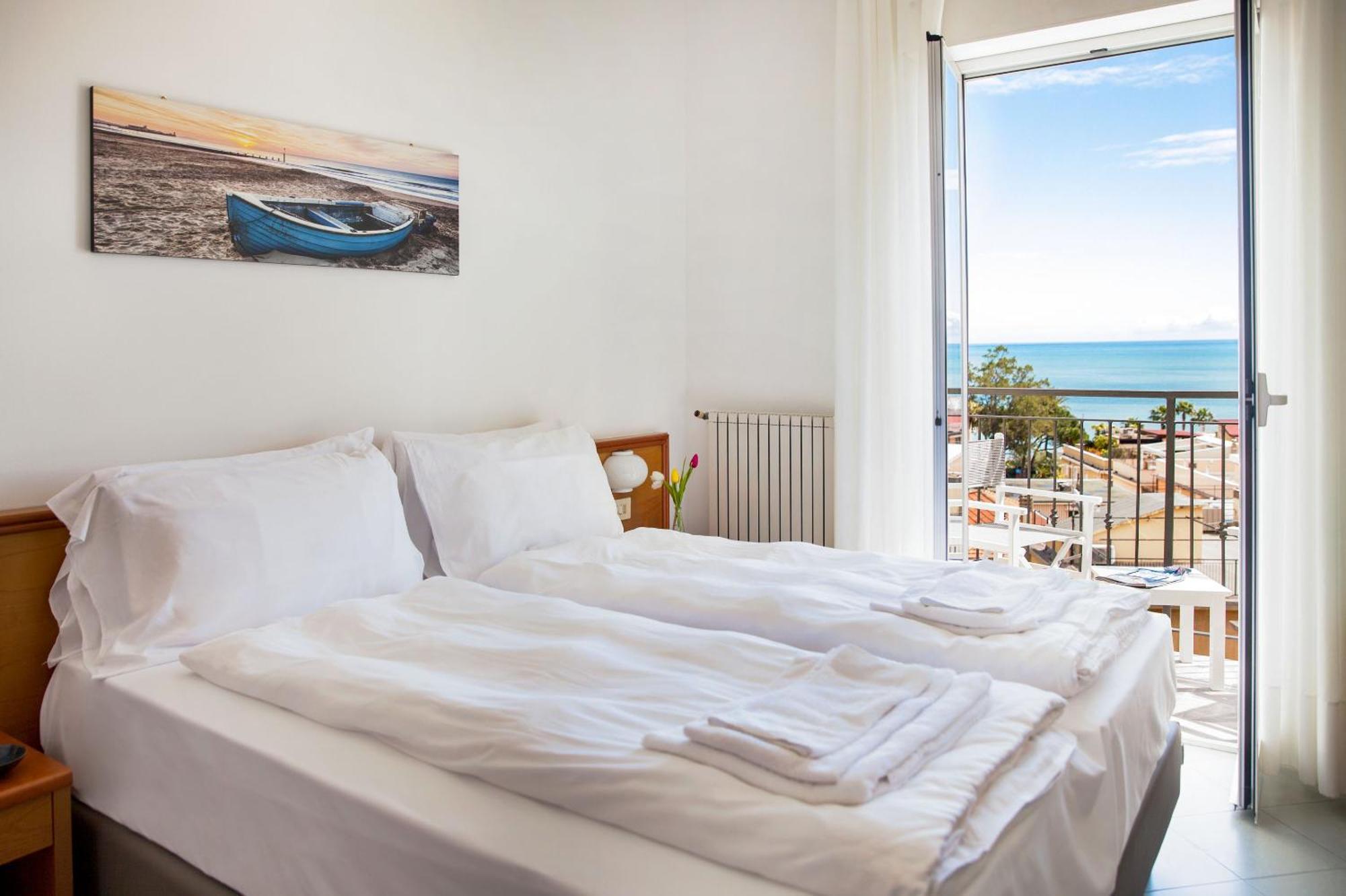 Hotel Tritone Laigueglia Esterno foto