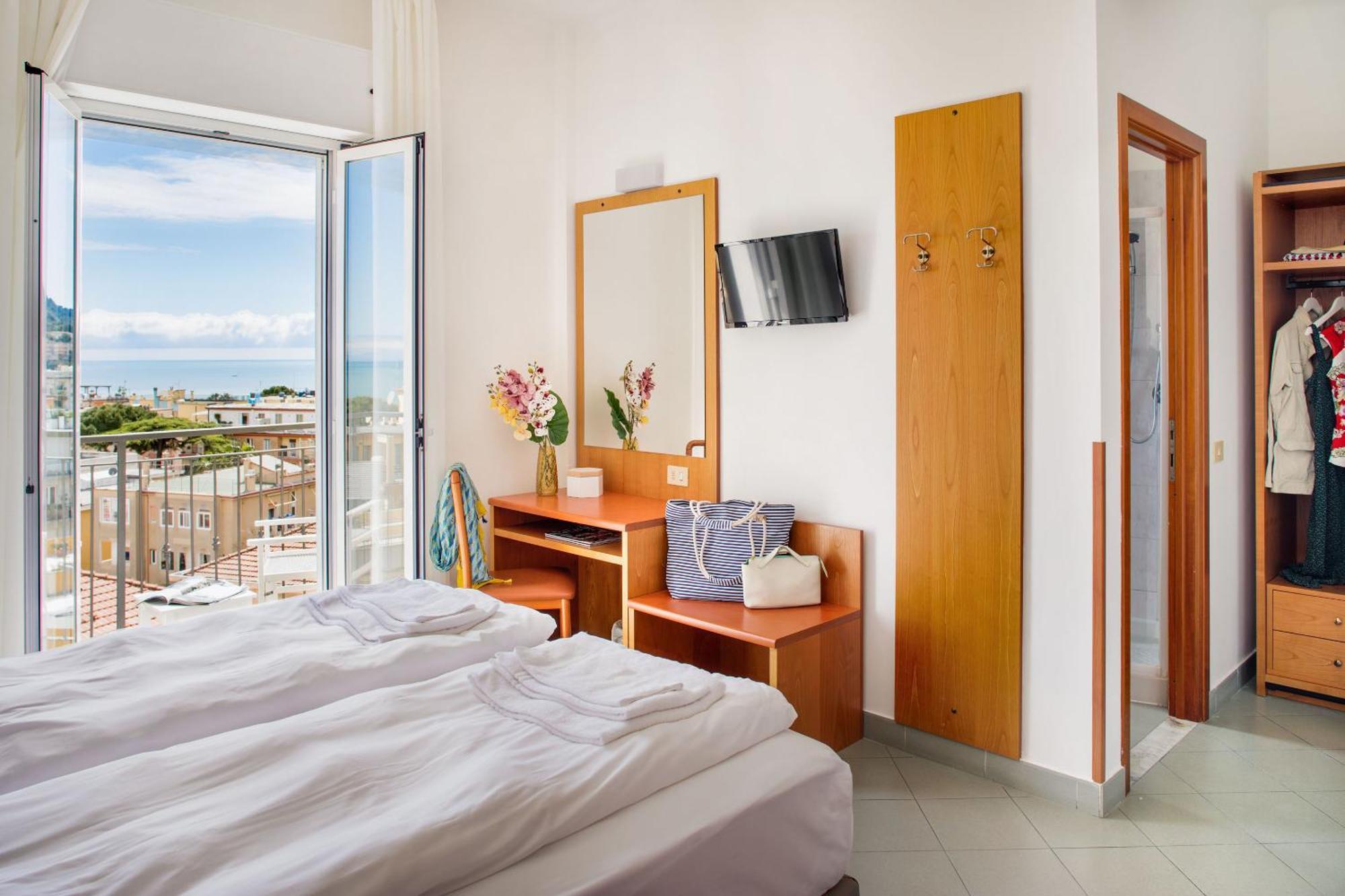 Hotel Tritone Laigueglia Esterno foto
