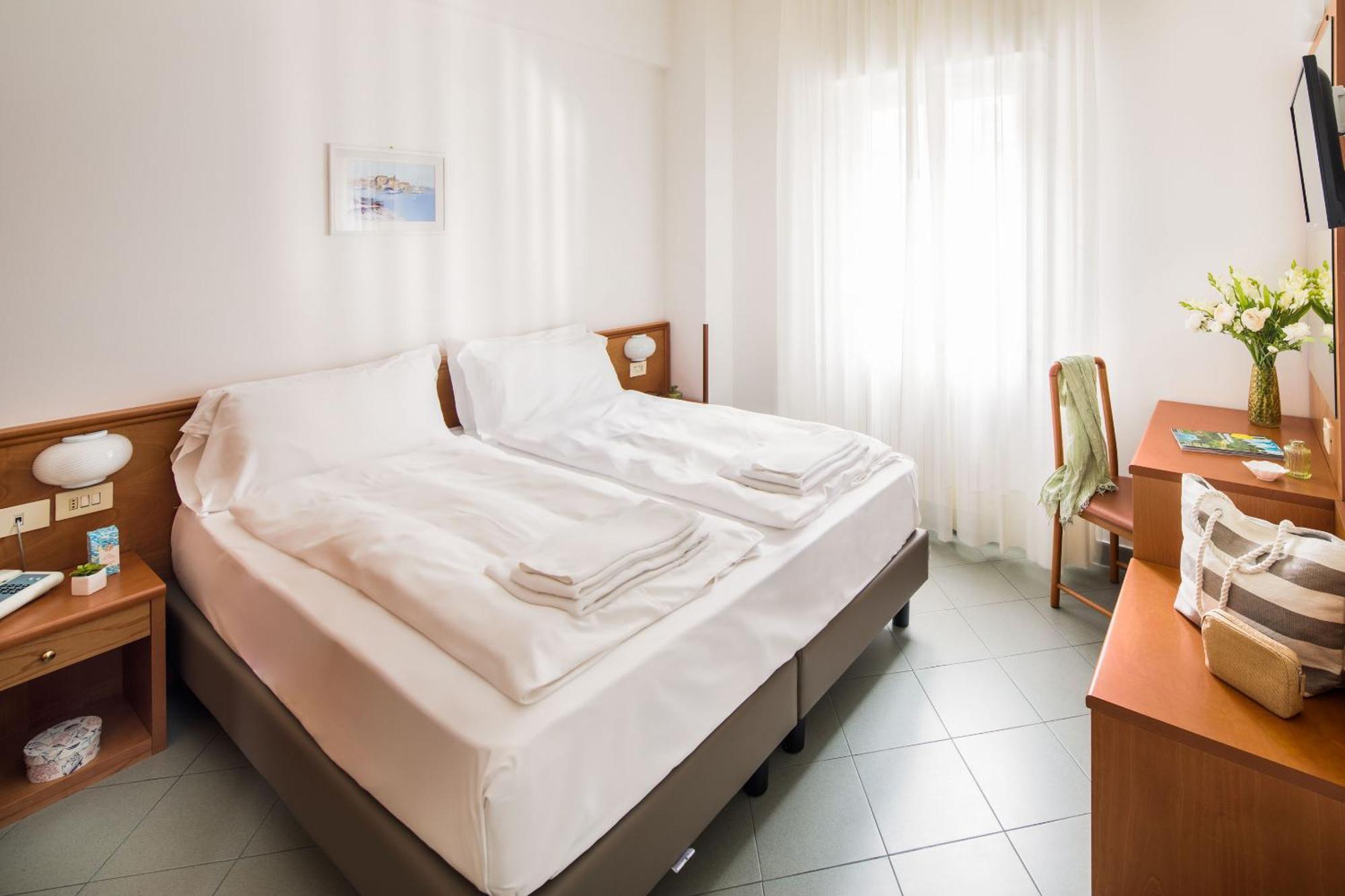 Hotel Tritone Laigueglia Esterno foto