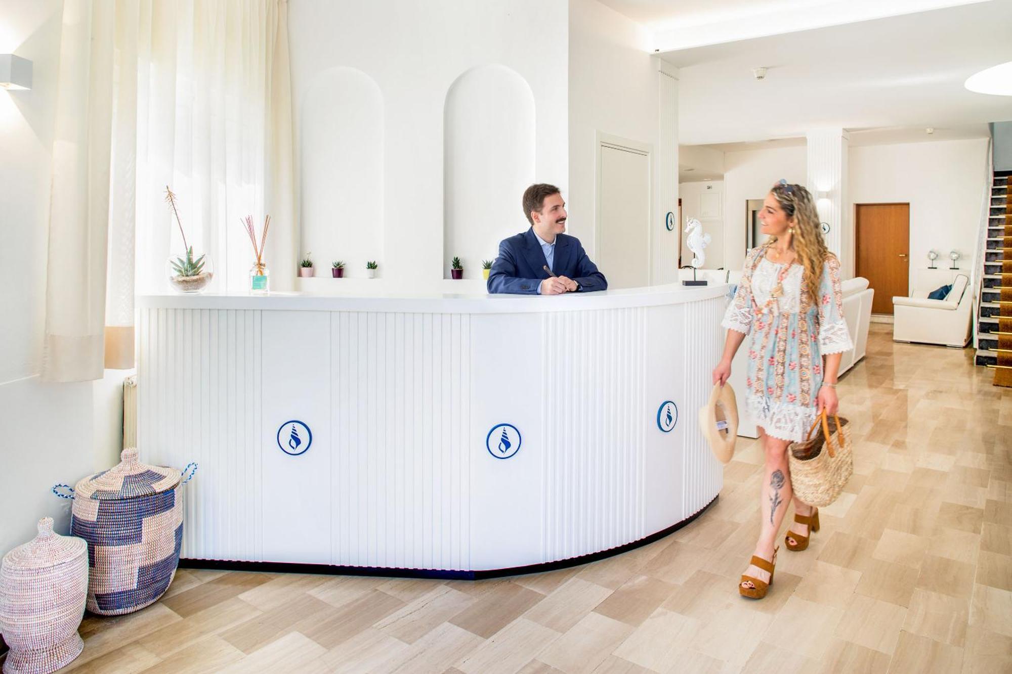Hotel Tritone Laigueglia Esterno foto