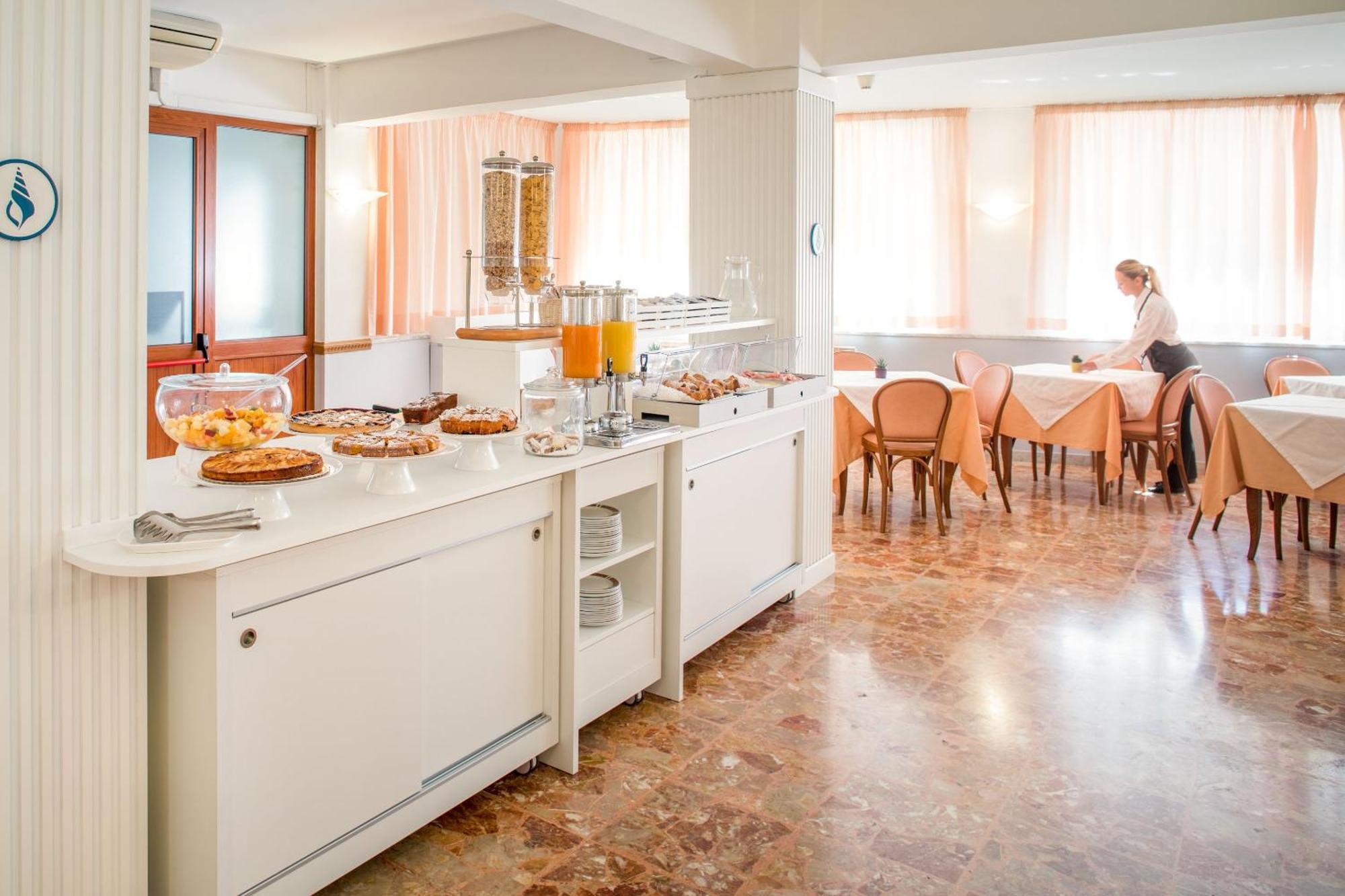 Hotel Tritone Laigueglia Esterno foto