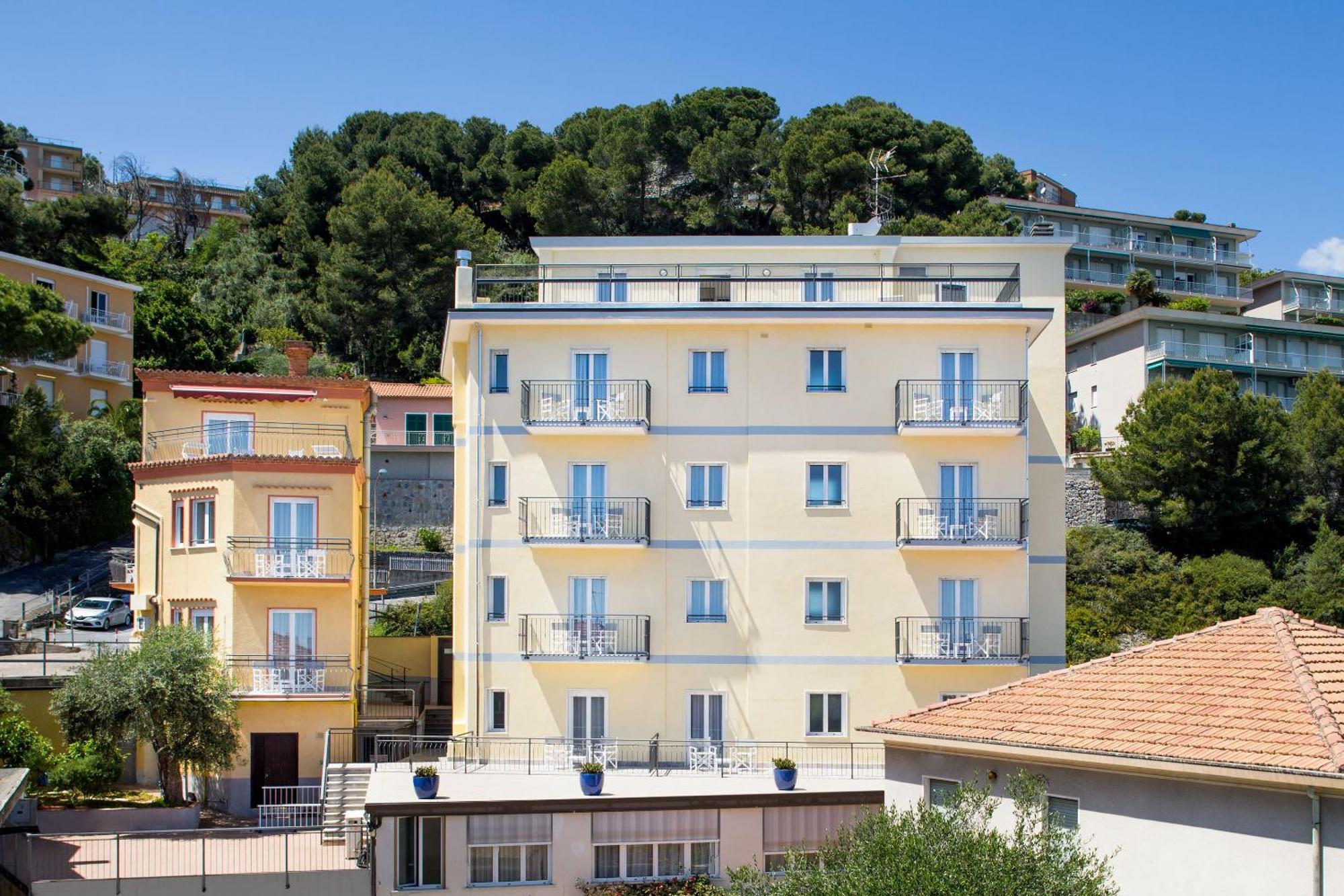 Hotel Tritone Laigueglia Esterno foto